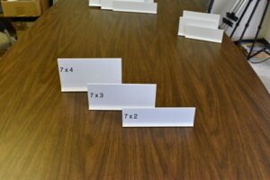 ADHESIVE BASE SHELF DIVIDER 7 x 4